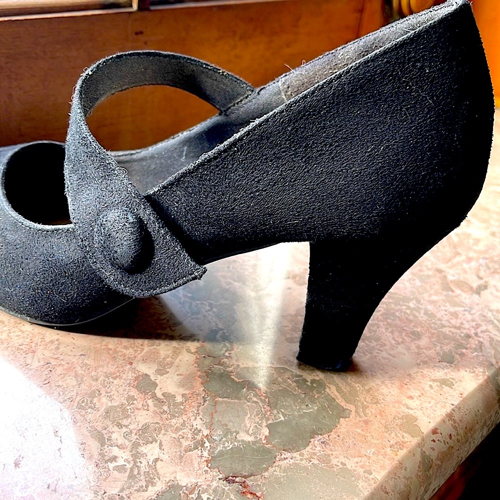 AMERICAN EAGLE BLACK MARY JANE HEELS SZ 8